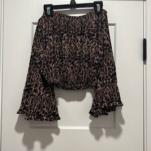 Off the Shoulder cheetah print crop top
